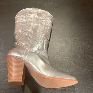 Platinum Cowboy Boots size 7